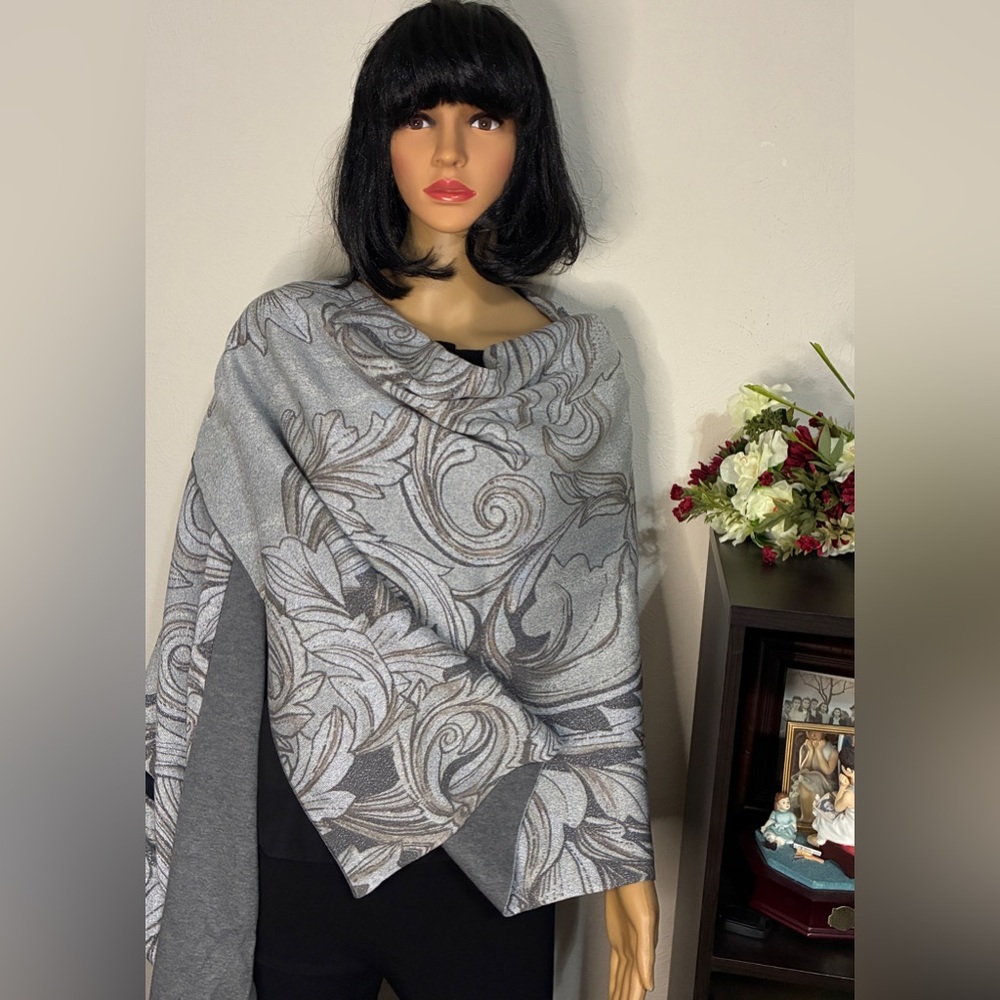 CHICO’s Reversible Shawl Wrap Grey Silver & Gold NWT incl Travel bag Wear 4-Ways